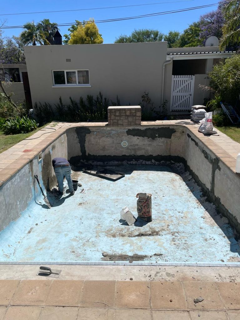 Repairing a cracked swimming pool in Strand