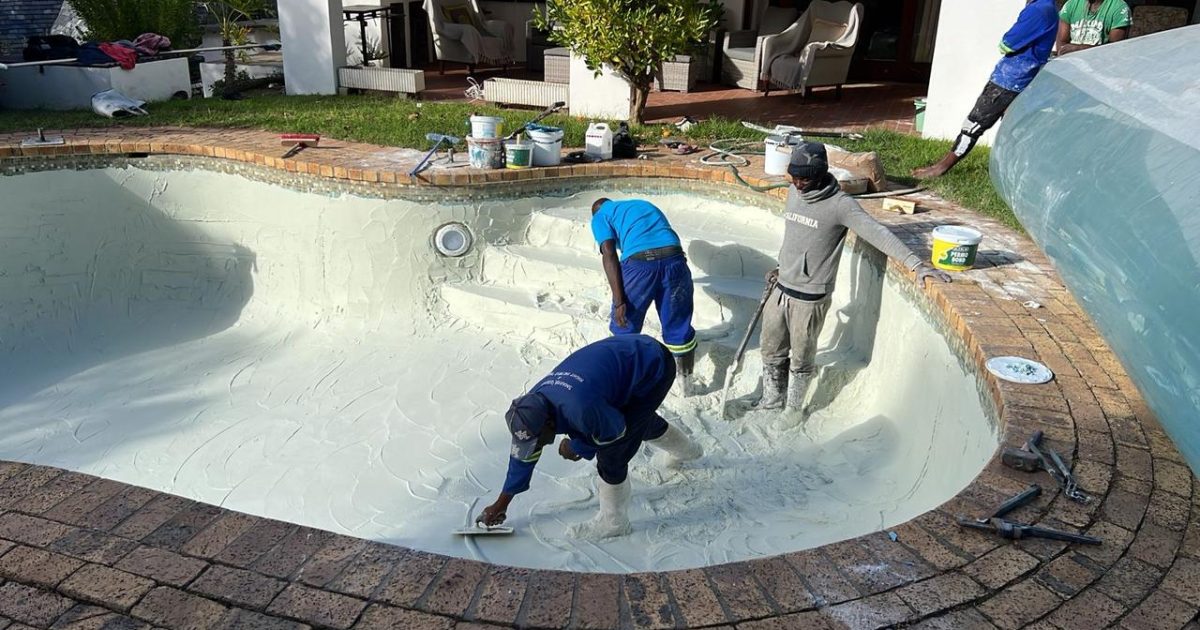 Cracked marbelite pool being resurfaced with white marbelite in Cape Town
