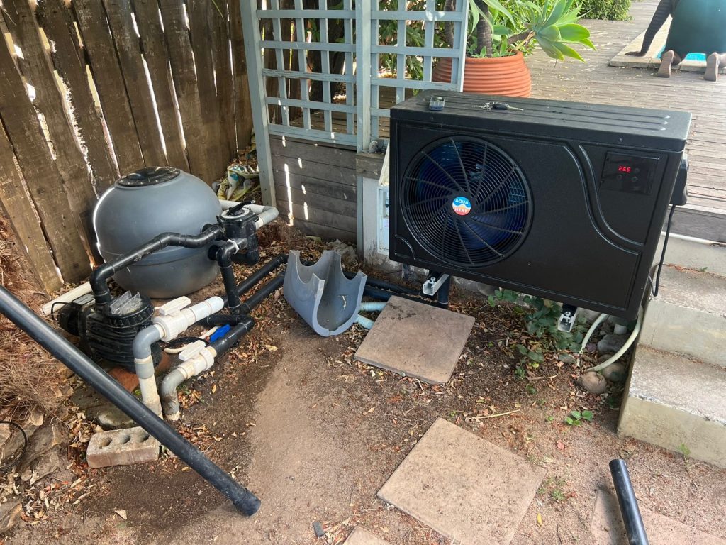 Fully installed fibreglass pool heat pump in Somerset West – professional heating system setup with energy-saving technology.