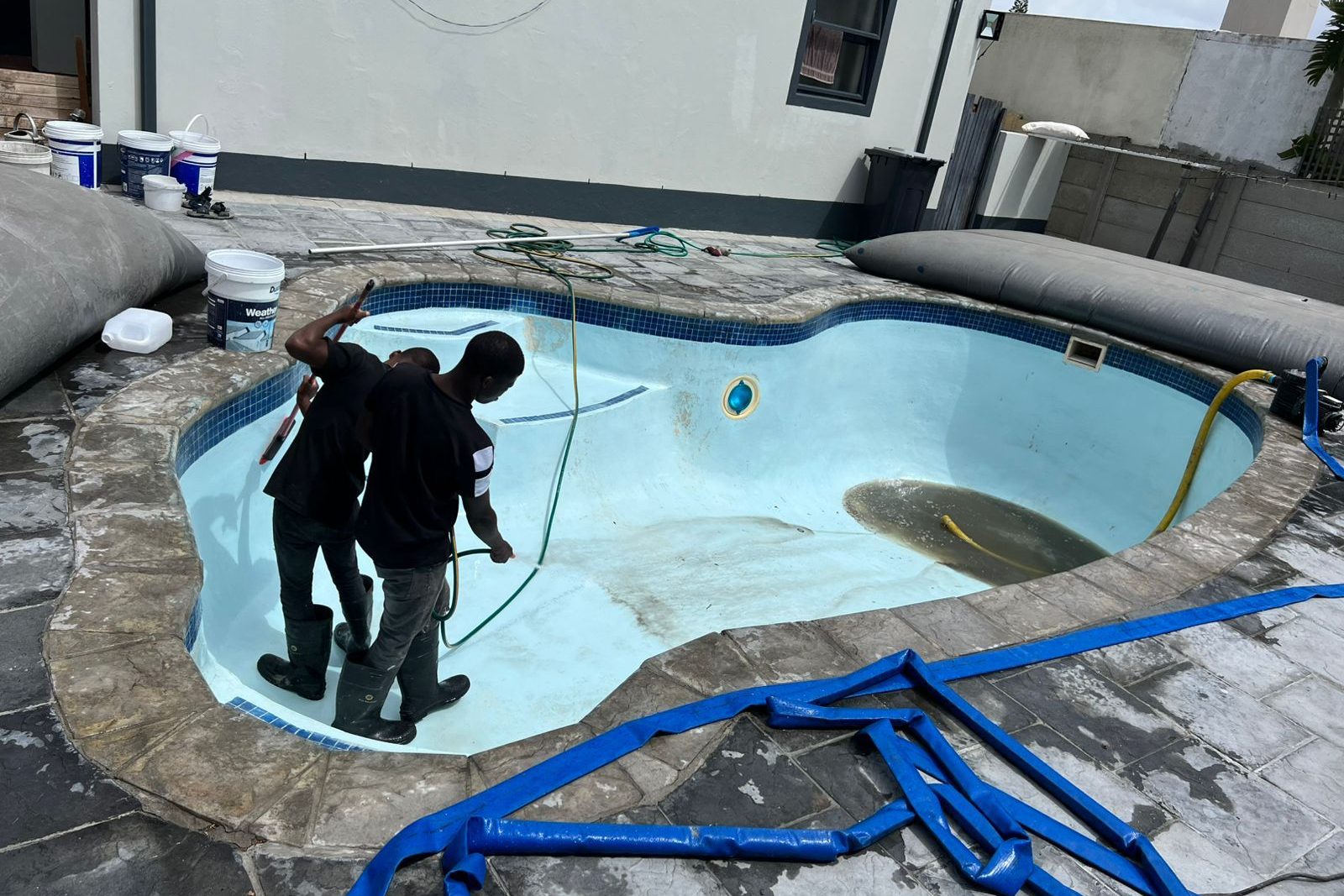Pools Reno service Team visiting a client in the Northern Suburbs of Cape Town