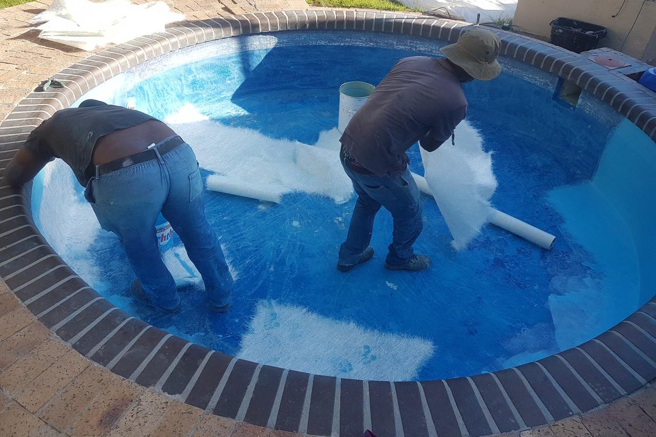 Pools Reno technician installing a plunge pool in Cape Town