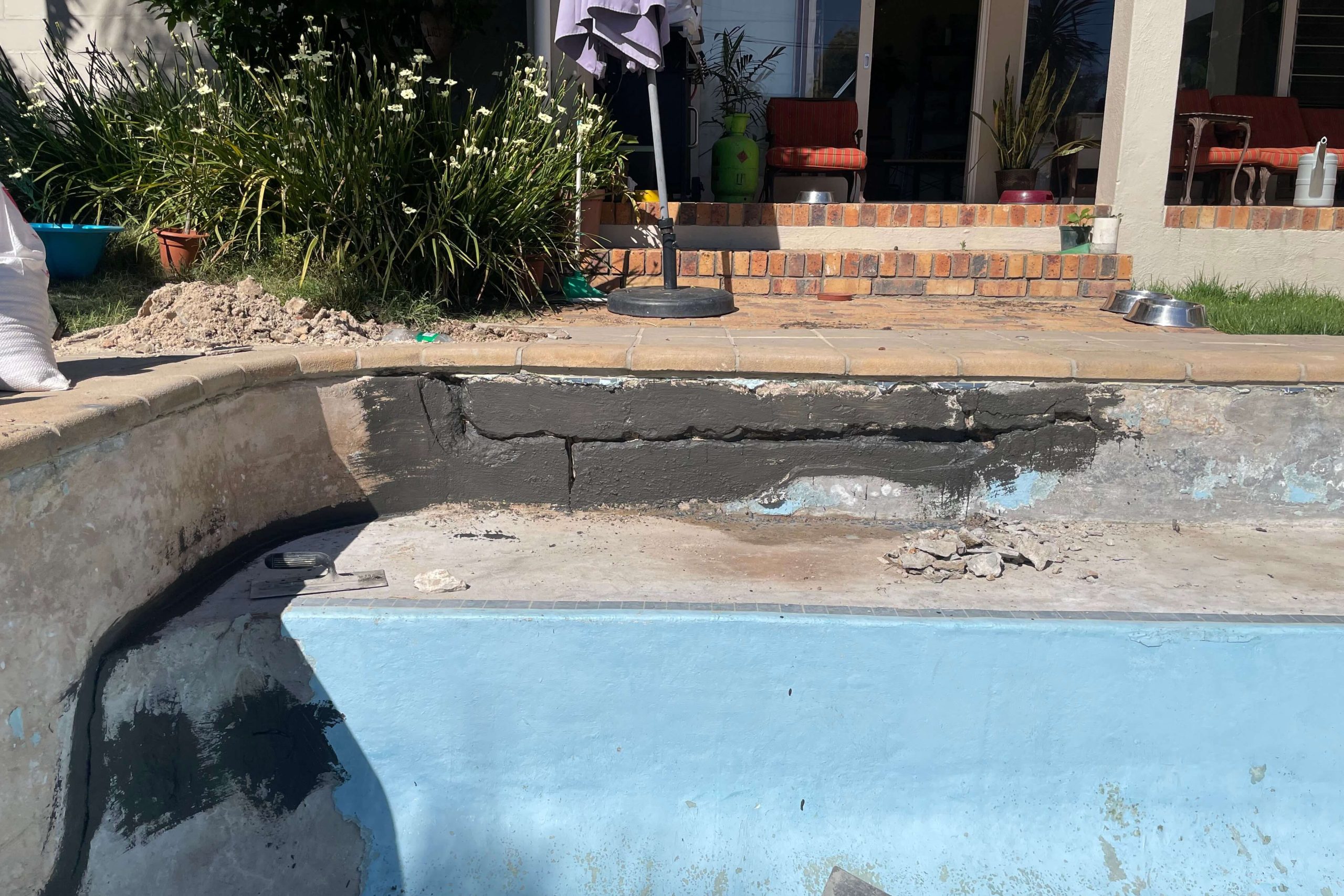 Cracked pool plaster causing water leakage in swimming pool