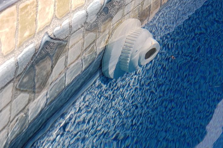 Pool jets circulating clean blue water in a Cape Town swimming pool
