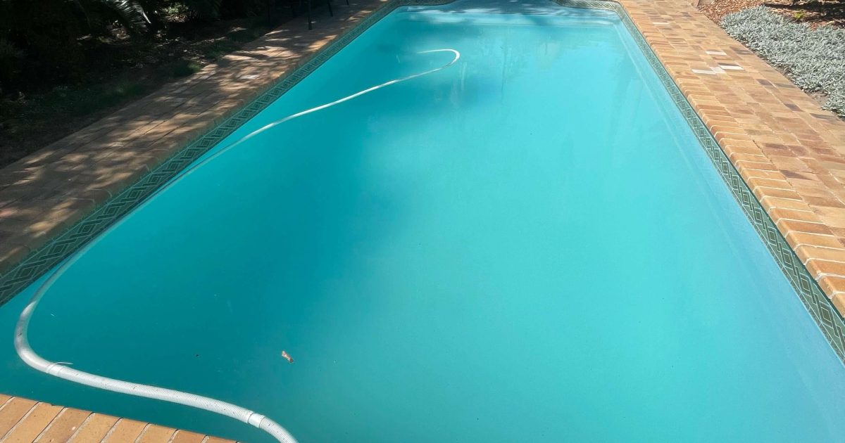 Beautifully finished fibreglass swimming pool in Constantia, Cape Town, showcasing a smooth blue surface and professional workmanship by Pools Reno’s expert renovation team.