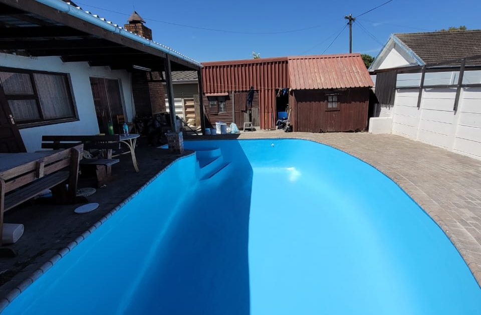 Newly renovated swimming pool in Kenridge, Cape Town, featuring fibreglass lining, fresh pool paint, surface repairs, and modern pool finishes by Pools Reno