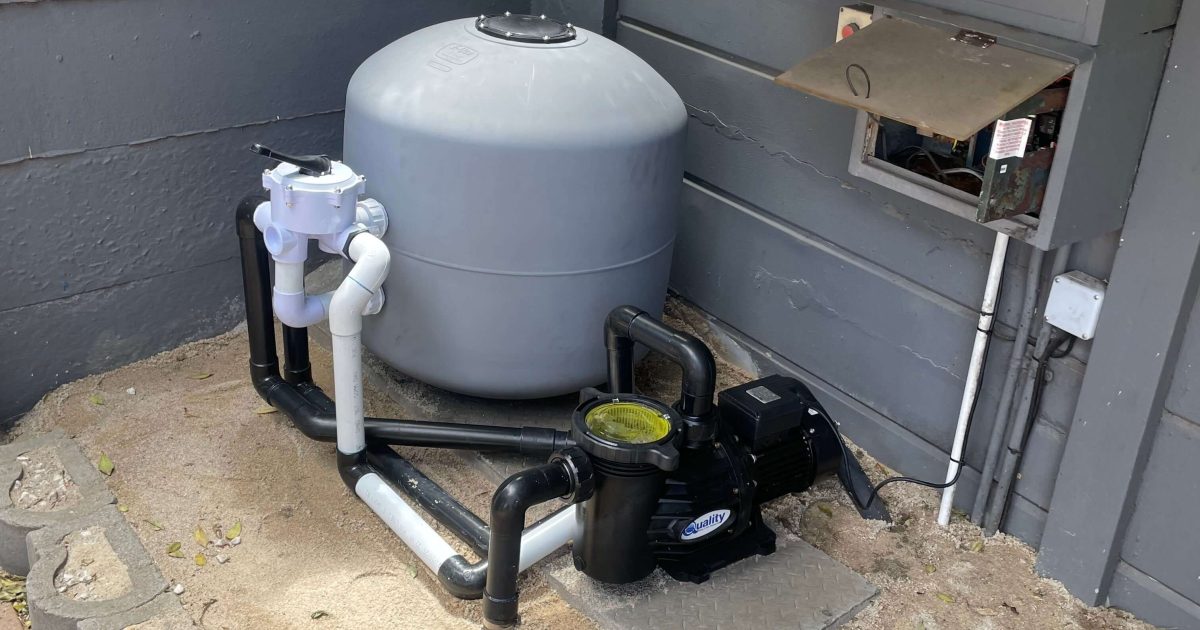 Swimming pool filtration system upgraded to a 1.6kW pump and 5-bag sand filter to improve water circulation, filtration efficiency, and clarity by Pools Reno