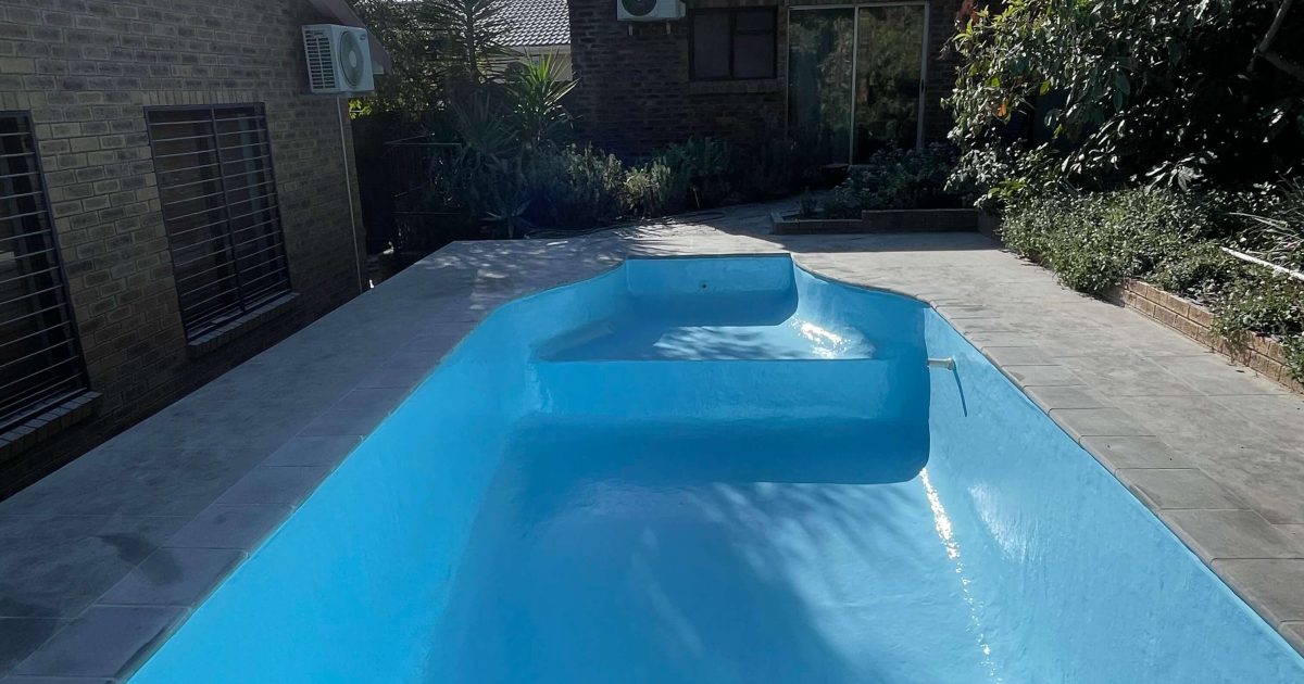 complete pool upgrade Paarl from damaged concrete to smooth fibreglass finish