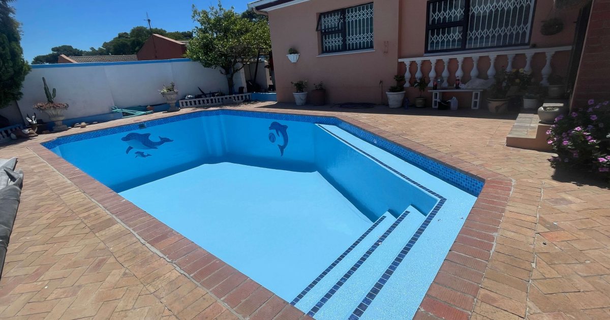 finished swimming pool Brackenfell painted fibreglass coating clean water