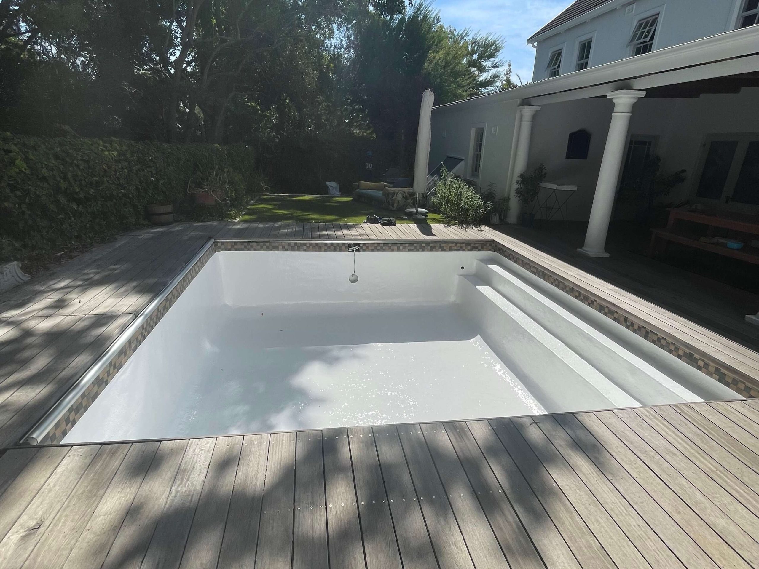 Fibreglass pool in light colours: white, sky blue, aqua
