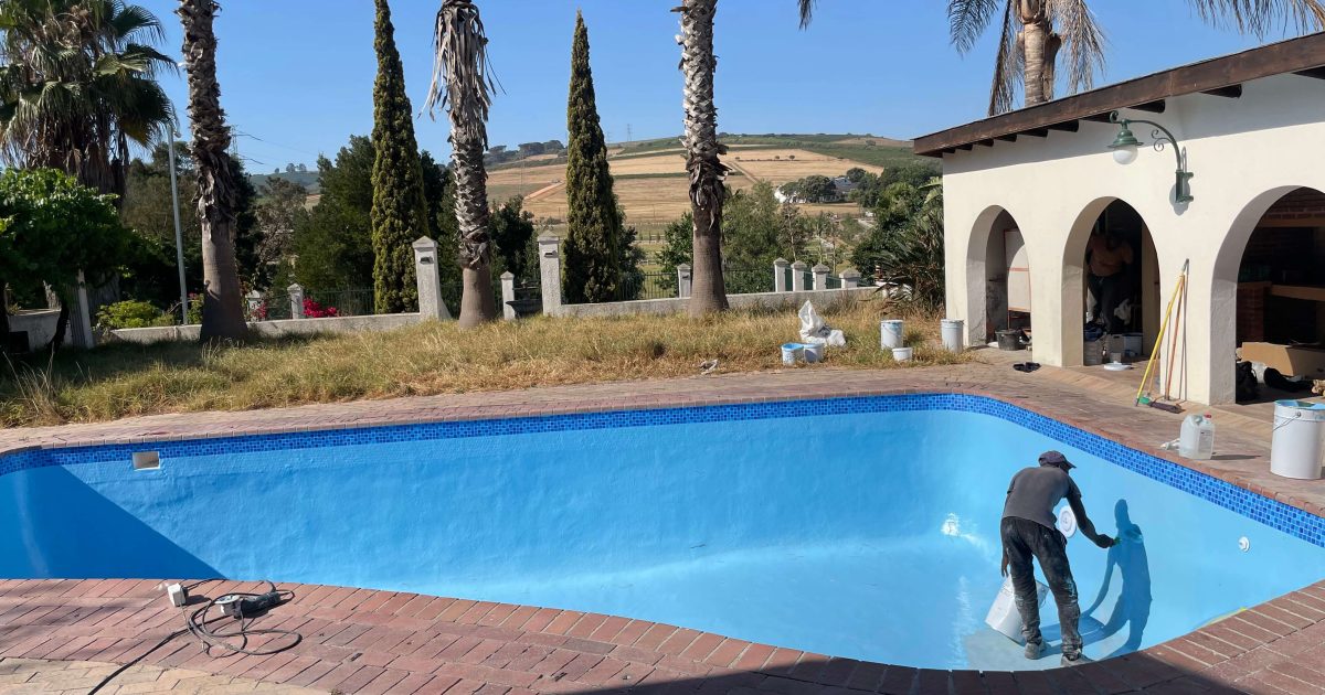 Modern swimming pool fibreglass relining and painting in Pringle Bay