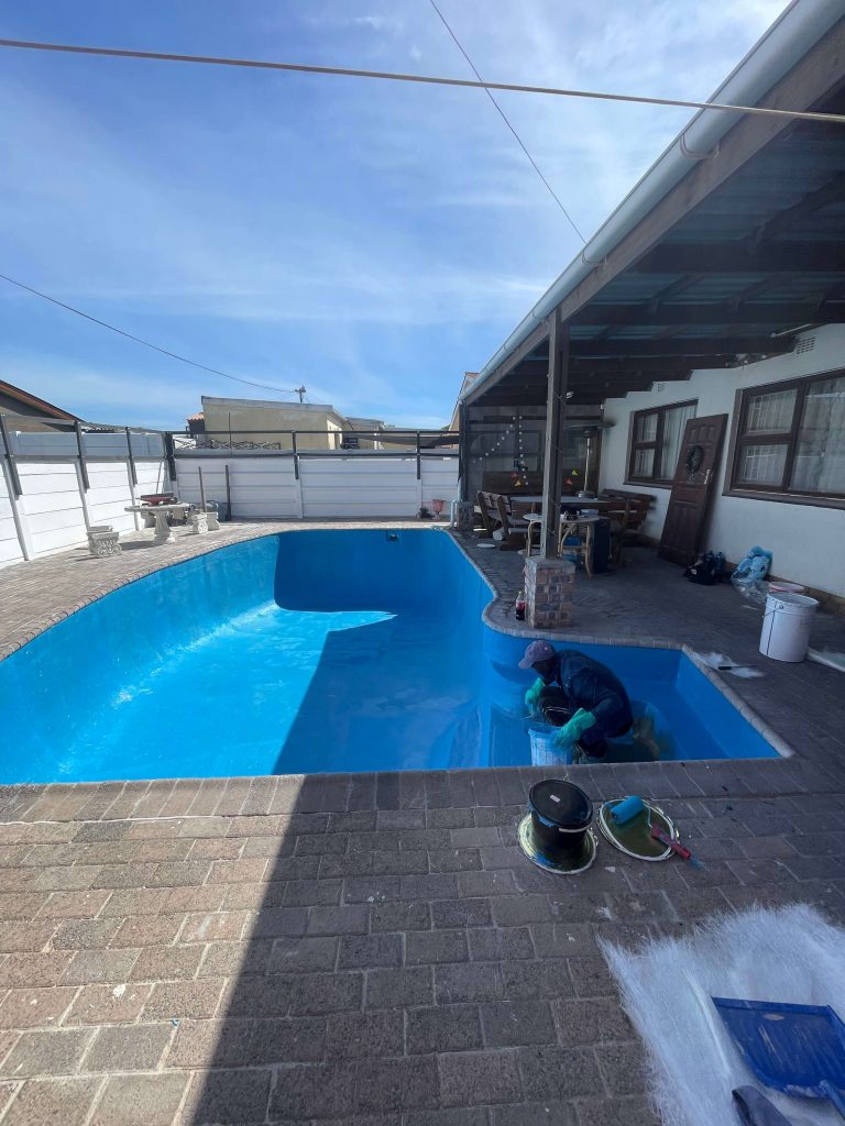 Fibreglass lining installation in a swimming pool in Parow Cape Town during pool resurfacing and renovation process