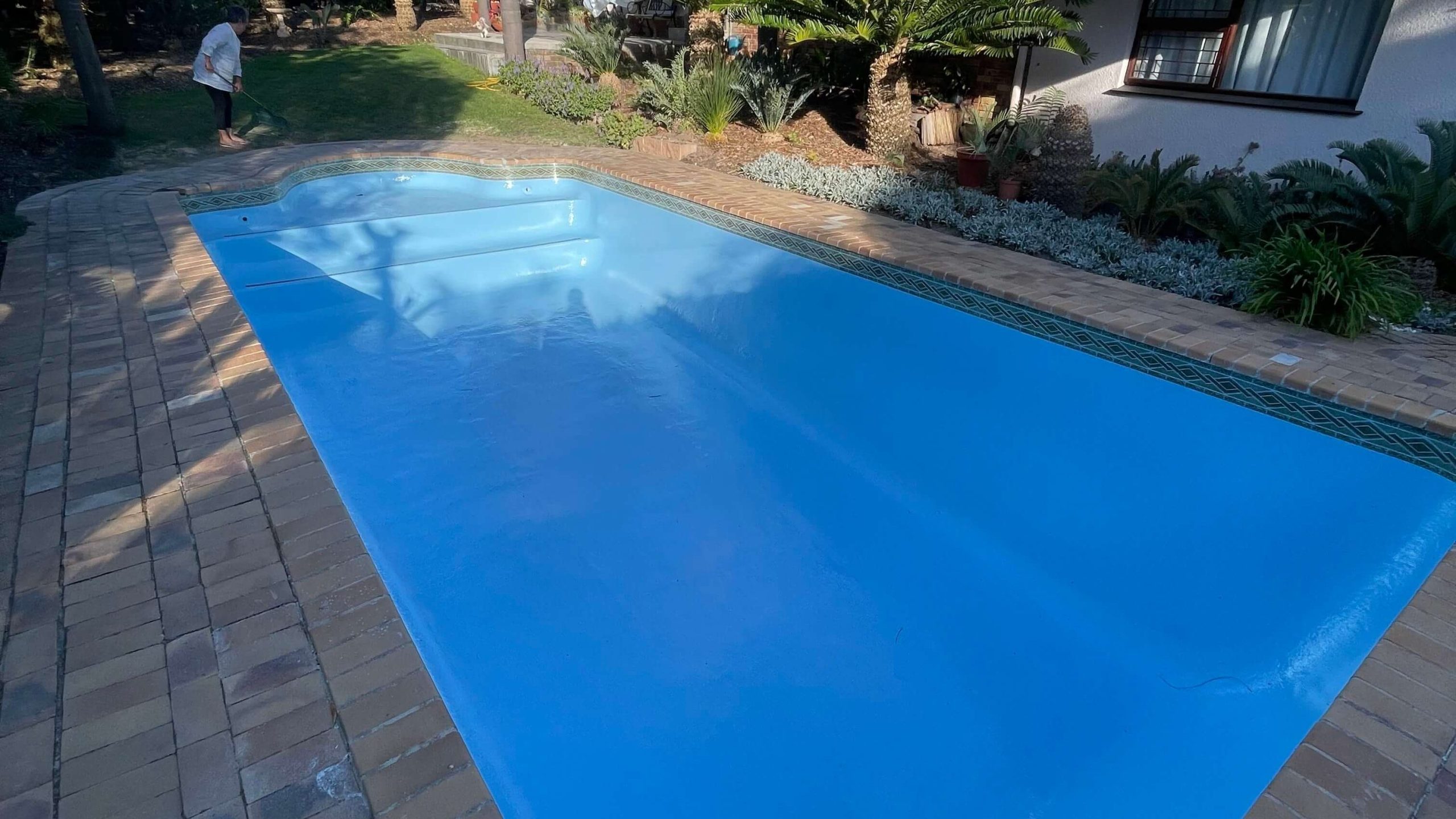 Luxury newly renovated fibreglass pool in Durbanville showing smooth durable blue finish, crystal clear water and modern pool transformation after full renovation