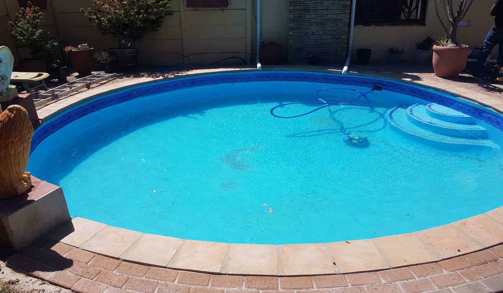 “Fully restored smooth fibreglass swimming pool in Riebeek-Kasteel Western Cape with clear blue water and modern finish”