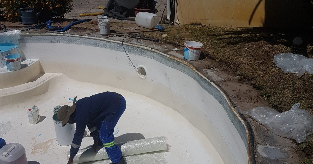 Professionally renovated swimming pool in Tulbagh with modern fibreglass finish, crystal clear blue water, upgraded paving and stylish outdoor entertainment area by Pools Reno Western Cape