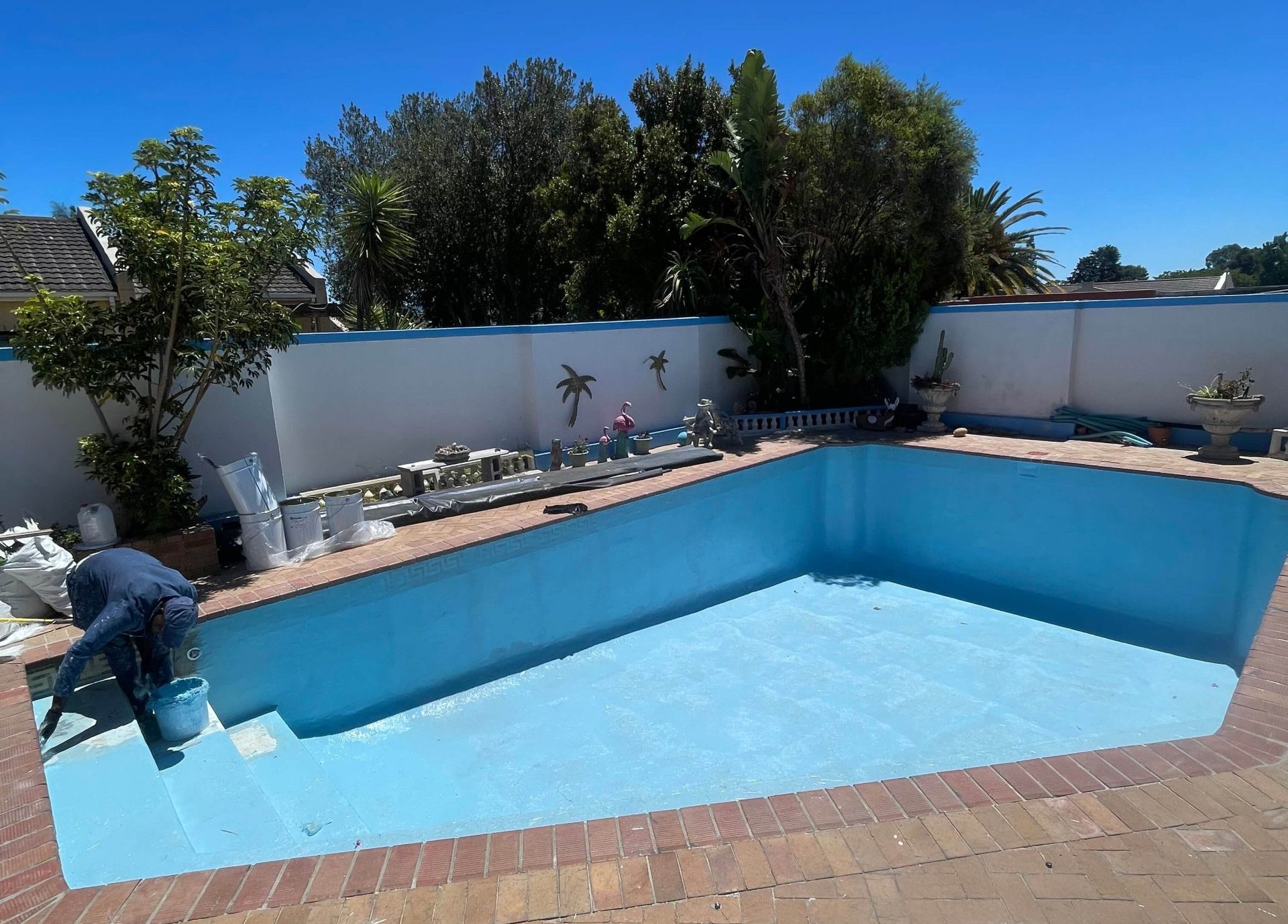 Professionally renovated swimming pool in Malmesbury with modern fibreglass finish, sparkling blue water, upgraded coping and stylish outdoor entertainment area by Pools Reno Western Cape