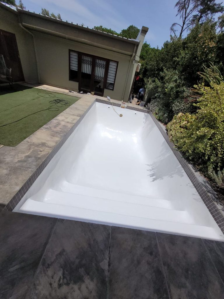professional fibreglass pool lining Cape Town