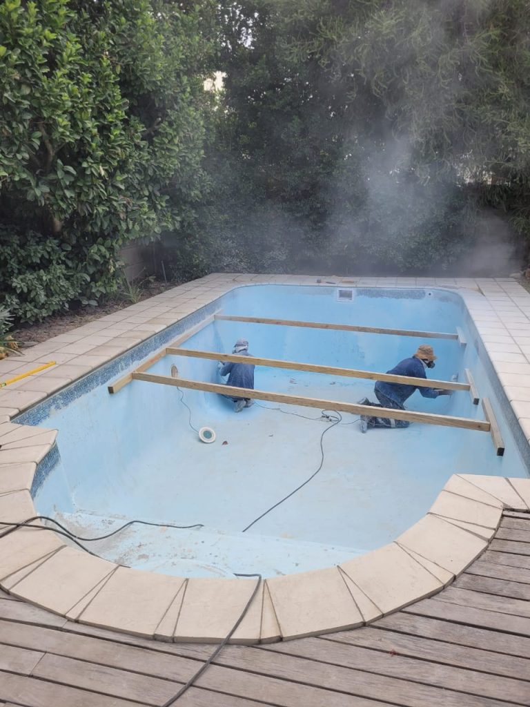 Concrete pool sanding before fibreglass lining